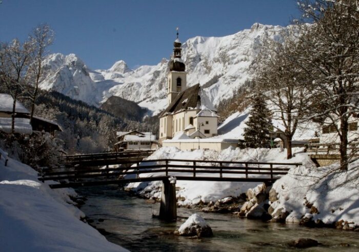 ramsau kirche winter gemeinde ramsau 700x491 1
